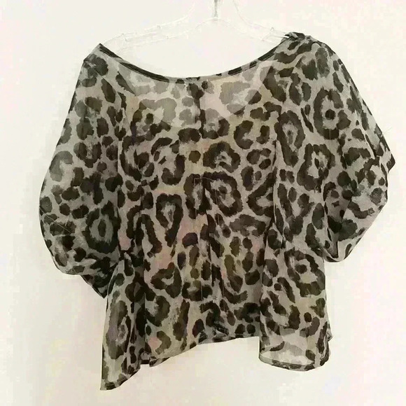 Sienna Womens Lightweight Blouse Top Semi Crop Top Leopard Print Size Medium - Picture 4 of 7
